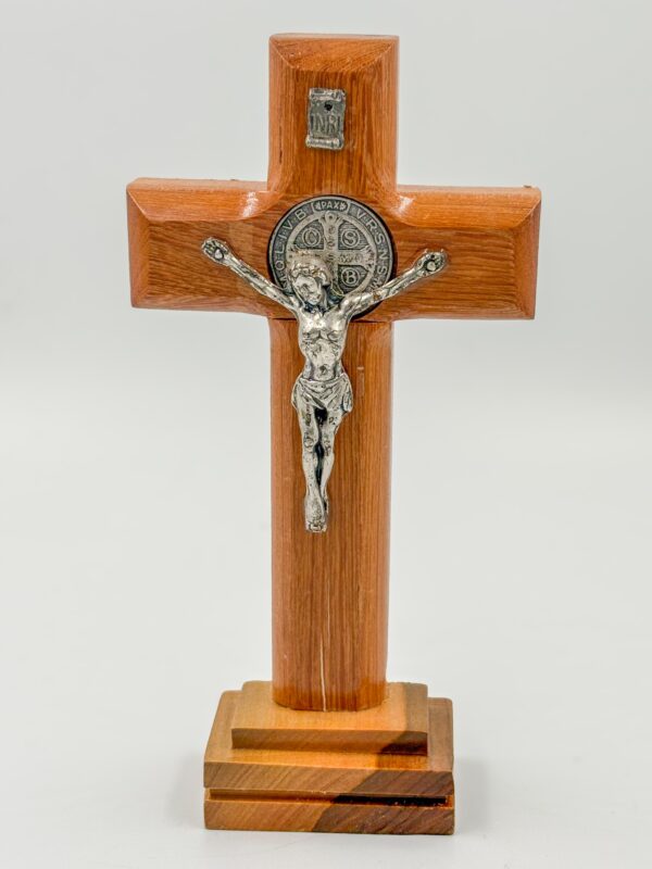 1107 1107 Cristo San Benito madera base 15cm