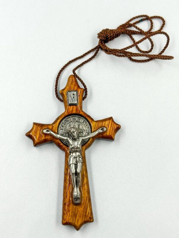 1188 Cristo San Benito madera 10cm Trébol